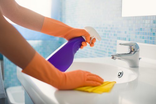 Clean and tidy Twickenham household maintained by routine cleaning